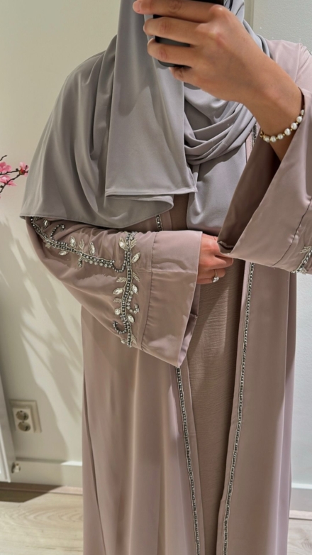 Abaya, Irani Rose